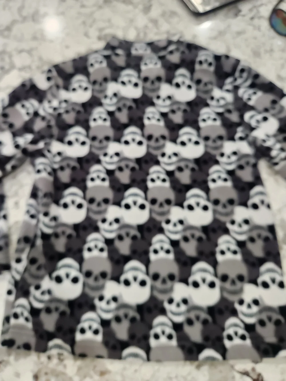 Old Navy Black White Gray Skull Fleece Pullover - Kids Size Sm 6/7